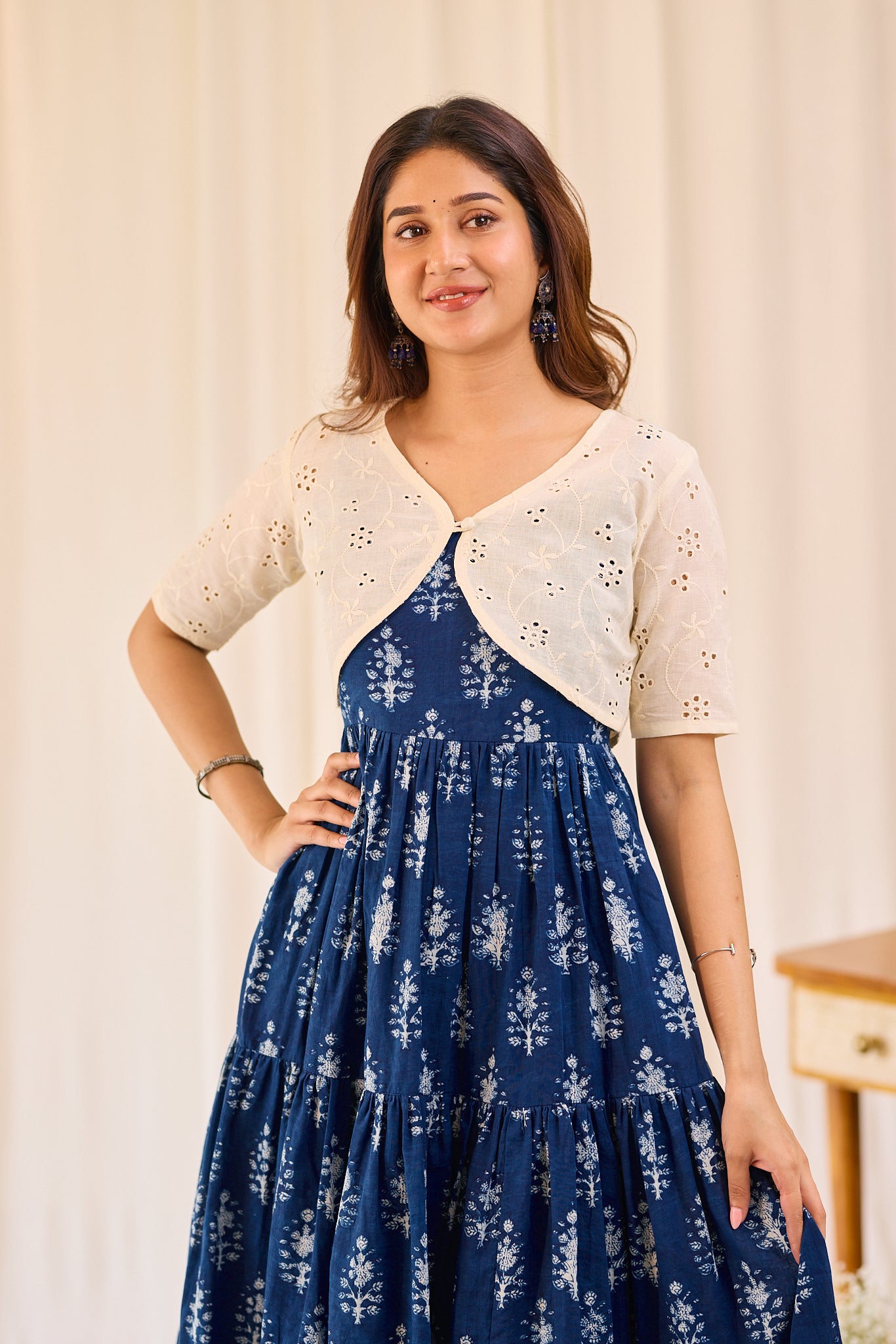 Butter Cream Hakoba Shrug