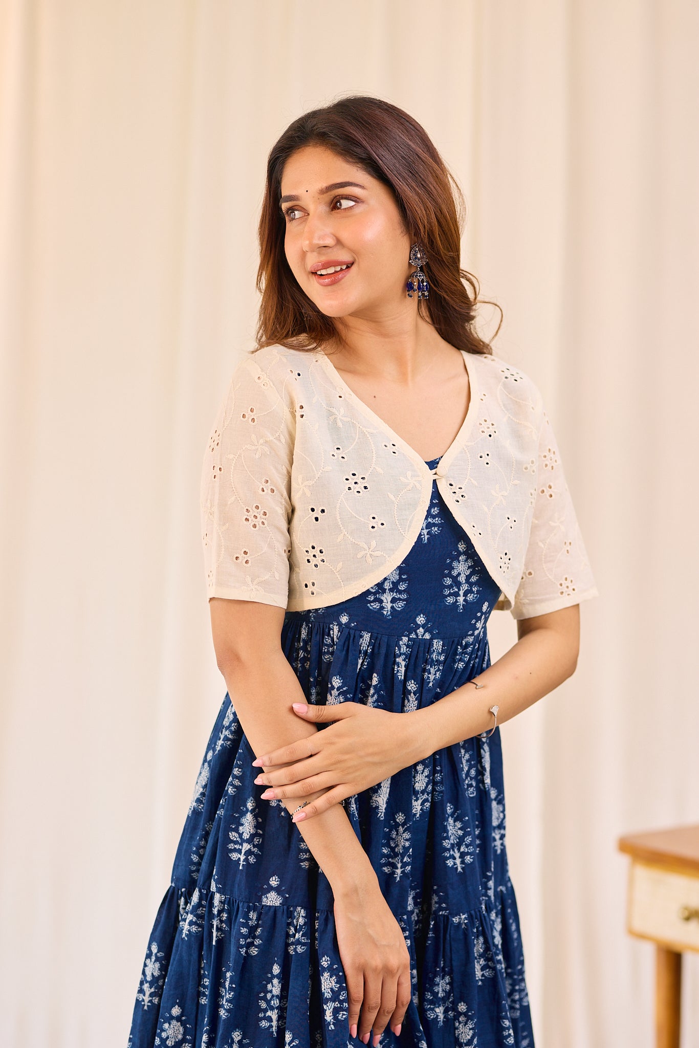 Butter Cream Hakoba Shrug