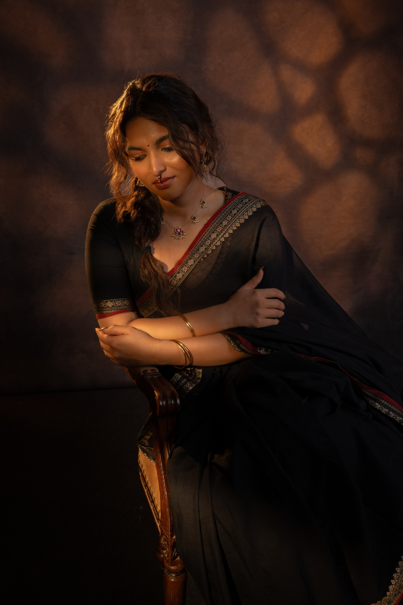 Kayadu Lohar Black & Red Narayanpet Saree