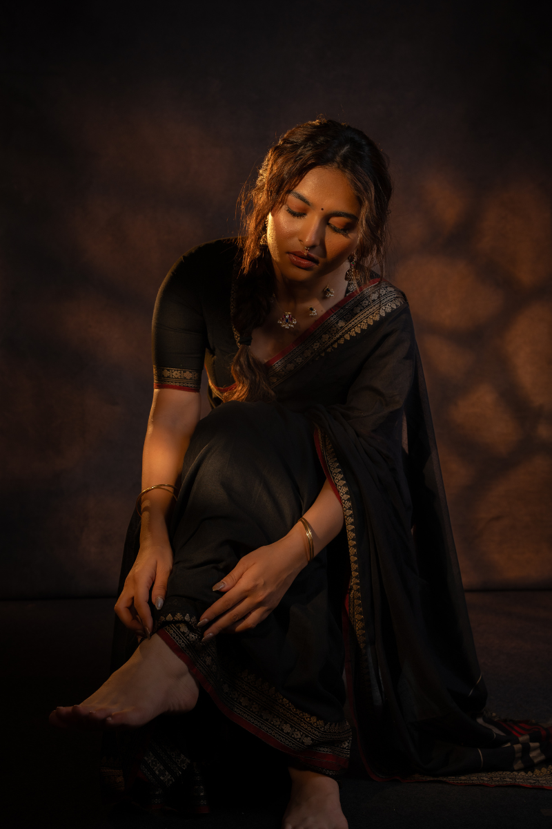 Kayadu Lohar Black & Red Narayanpet Saree