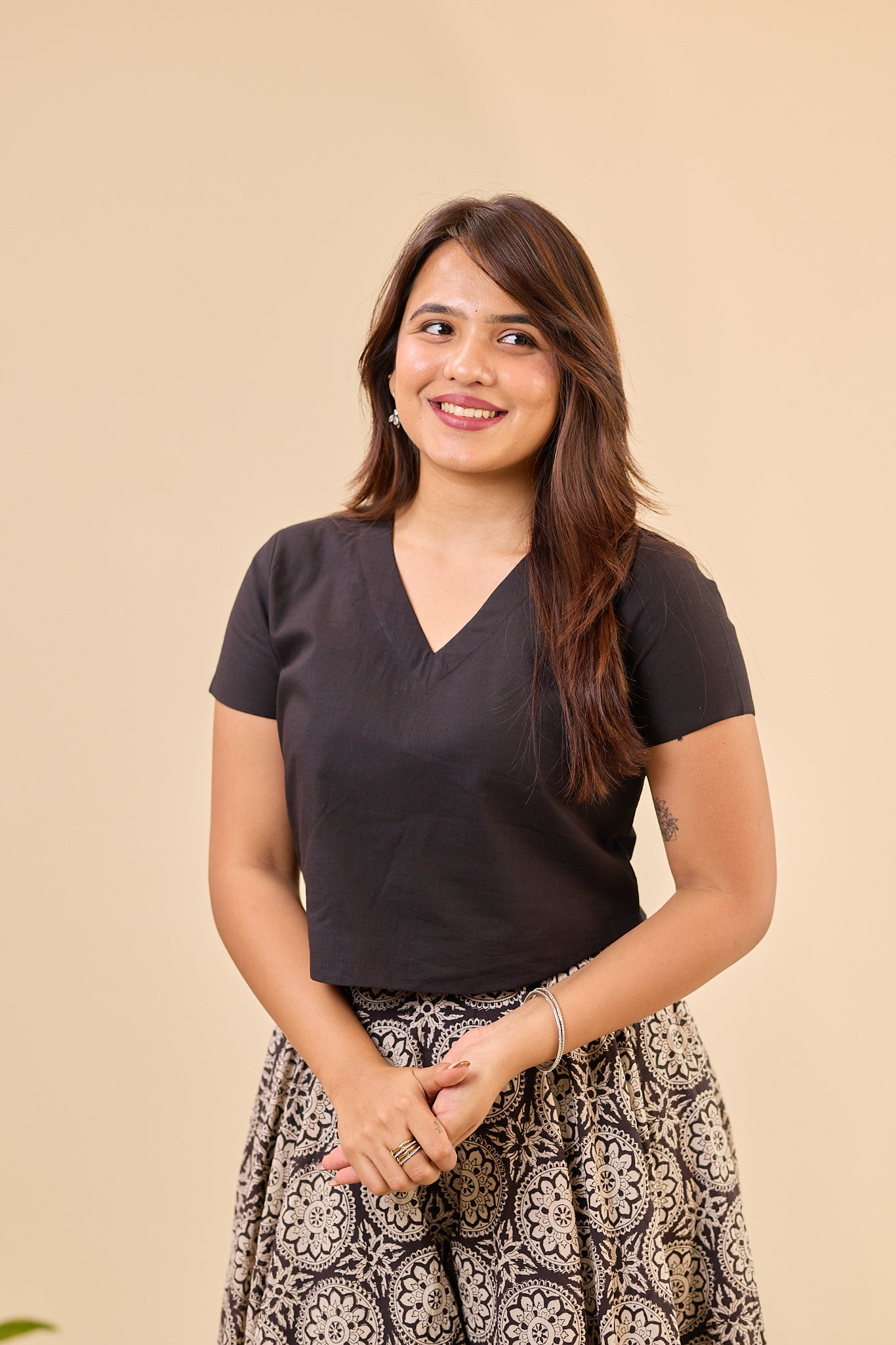 Black V- neck plain Crop Top