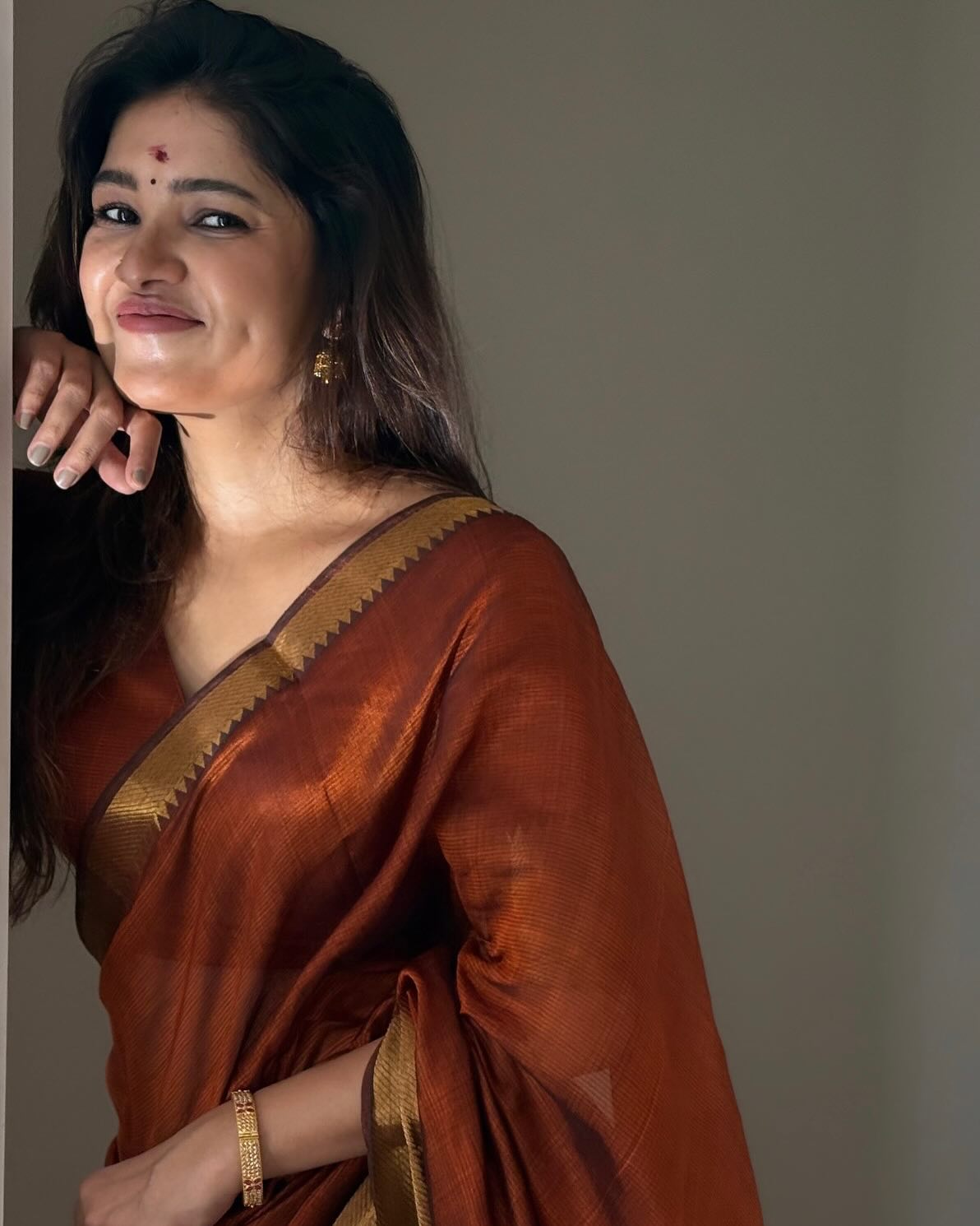 Vanibhojan Rust Orange Mangalagiri Handwoven saree