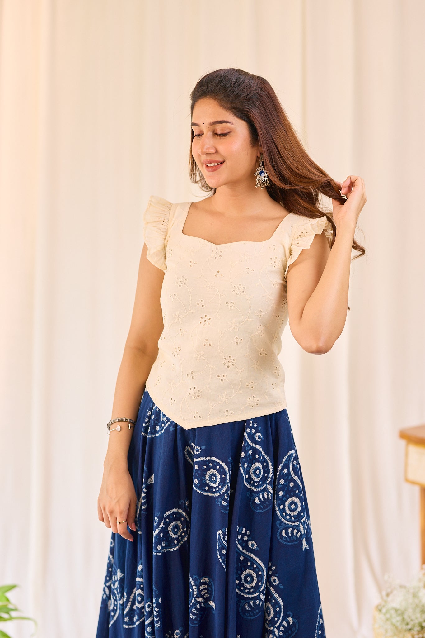 Cream Cloud Hakoba Top with Ruffle Sleeves