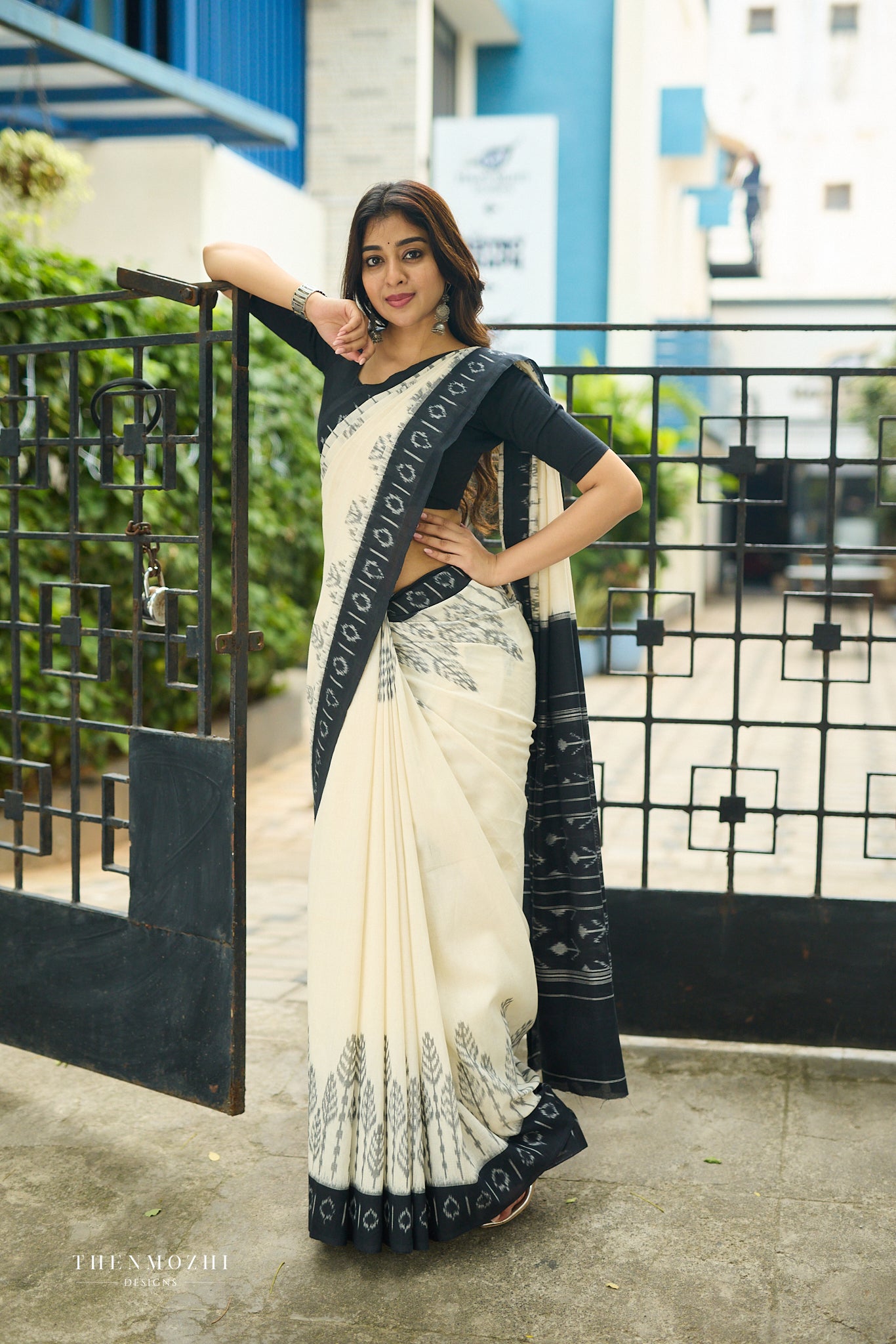 Cream Ivory with Midnight Black Border