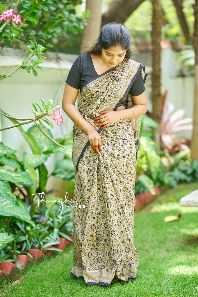 Royal Raspberry – Thenmozhi Designs | Stylish sarees, Simple saree designs,  Beautiful dress designs