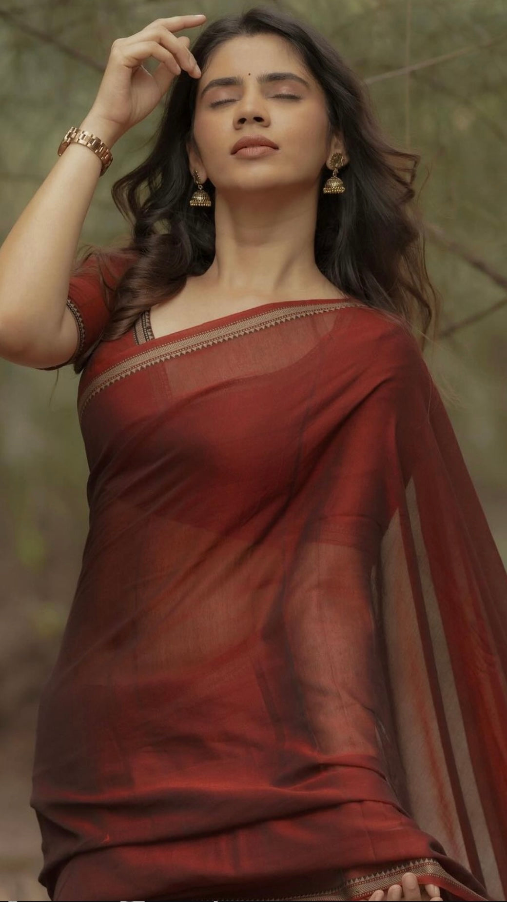 Soundariya Nanjundan Maroon Narayanpet Saree