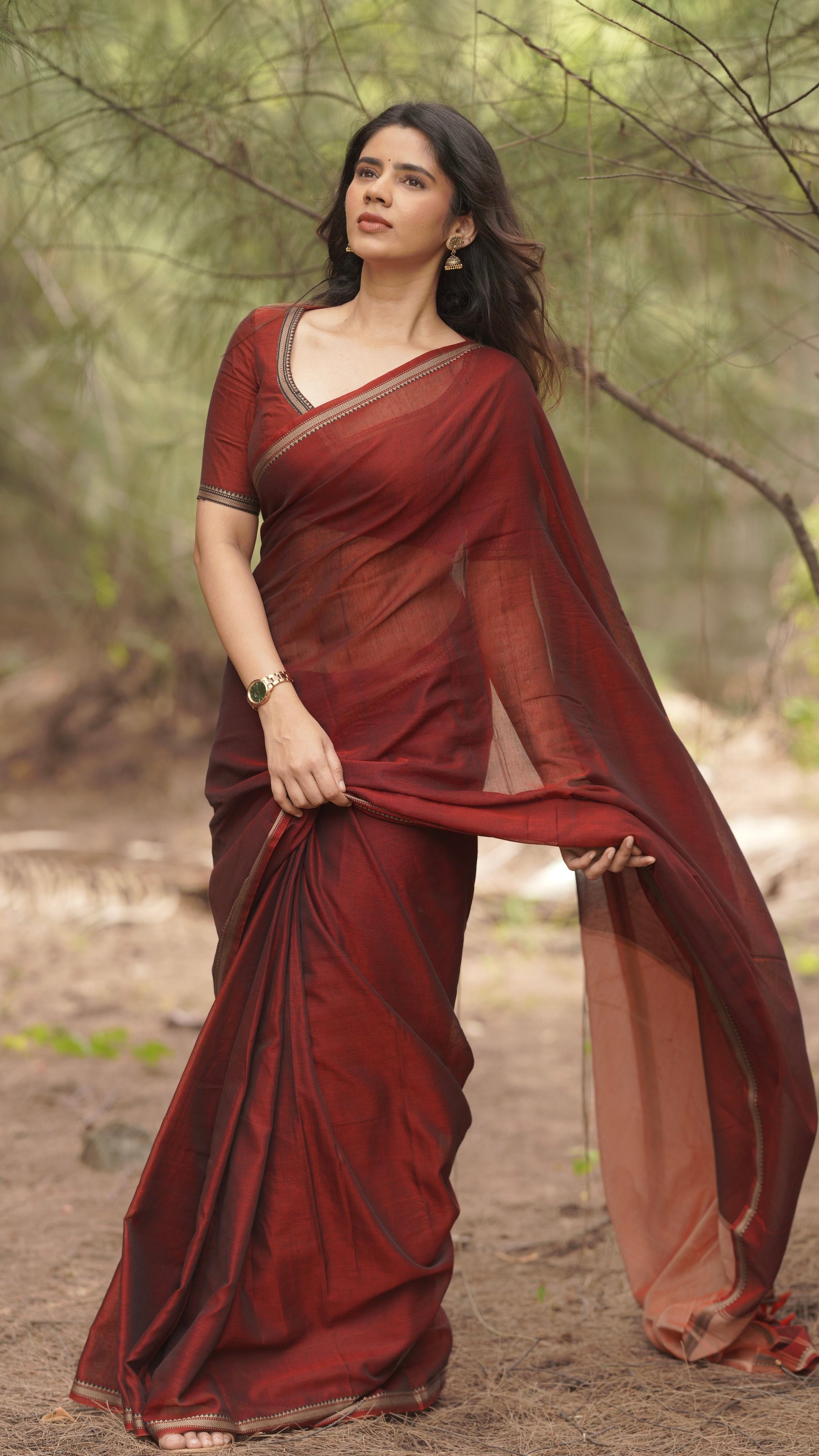 Soundariya Nanjundan Maroon Narayanpet Saree