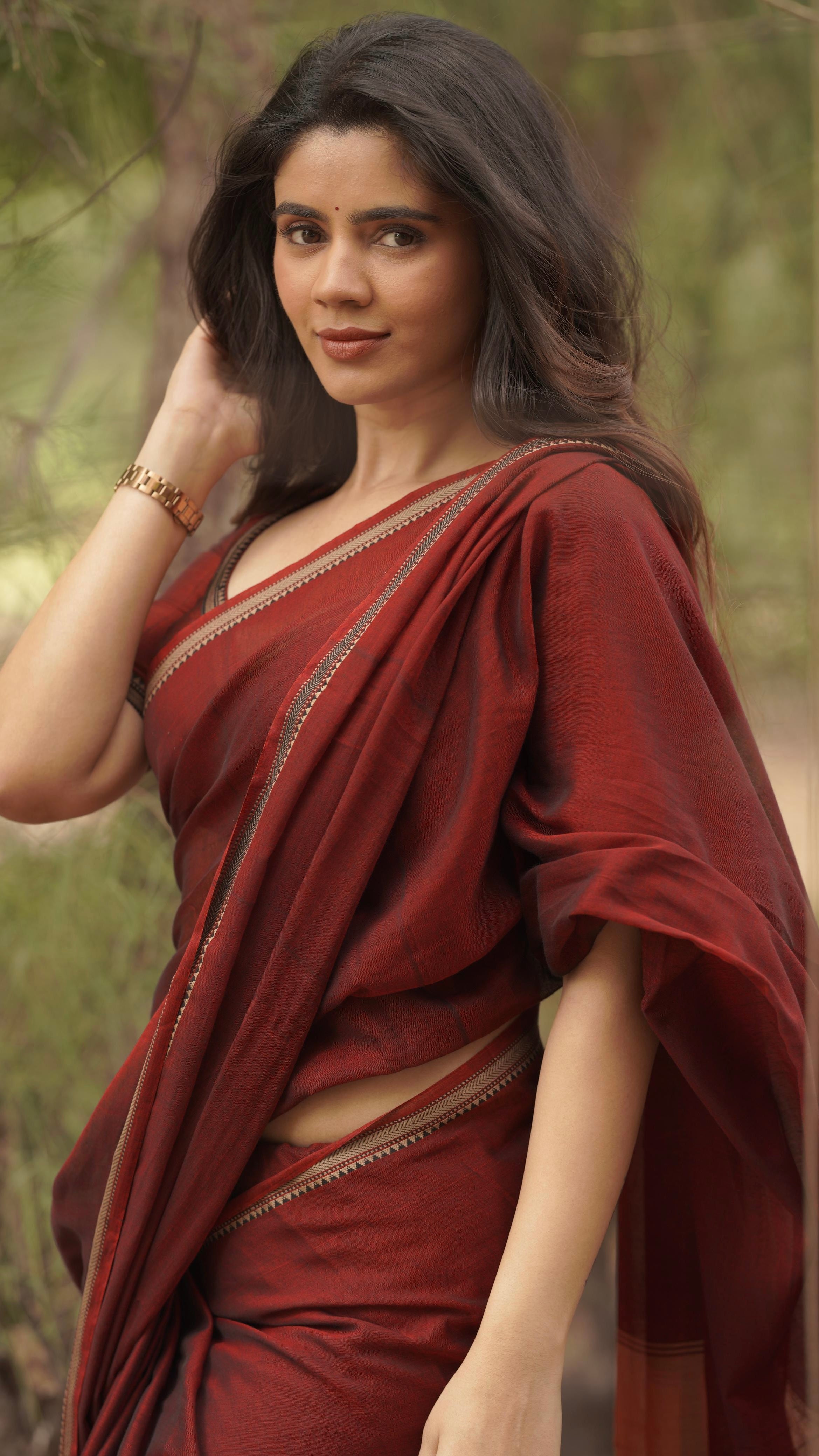 Soundariya Nanjundan Maroon Narayanpet Saree