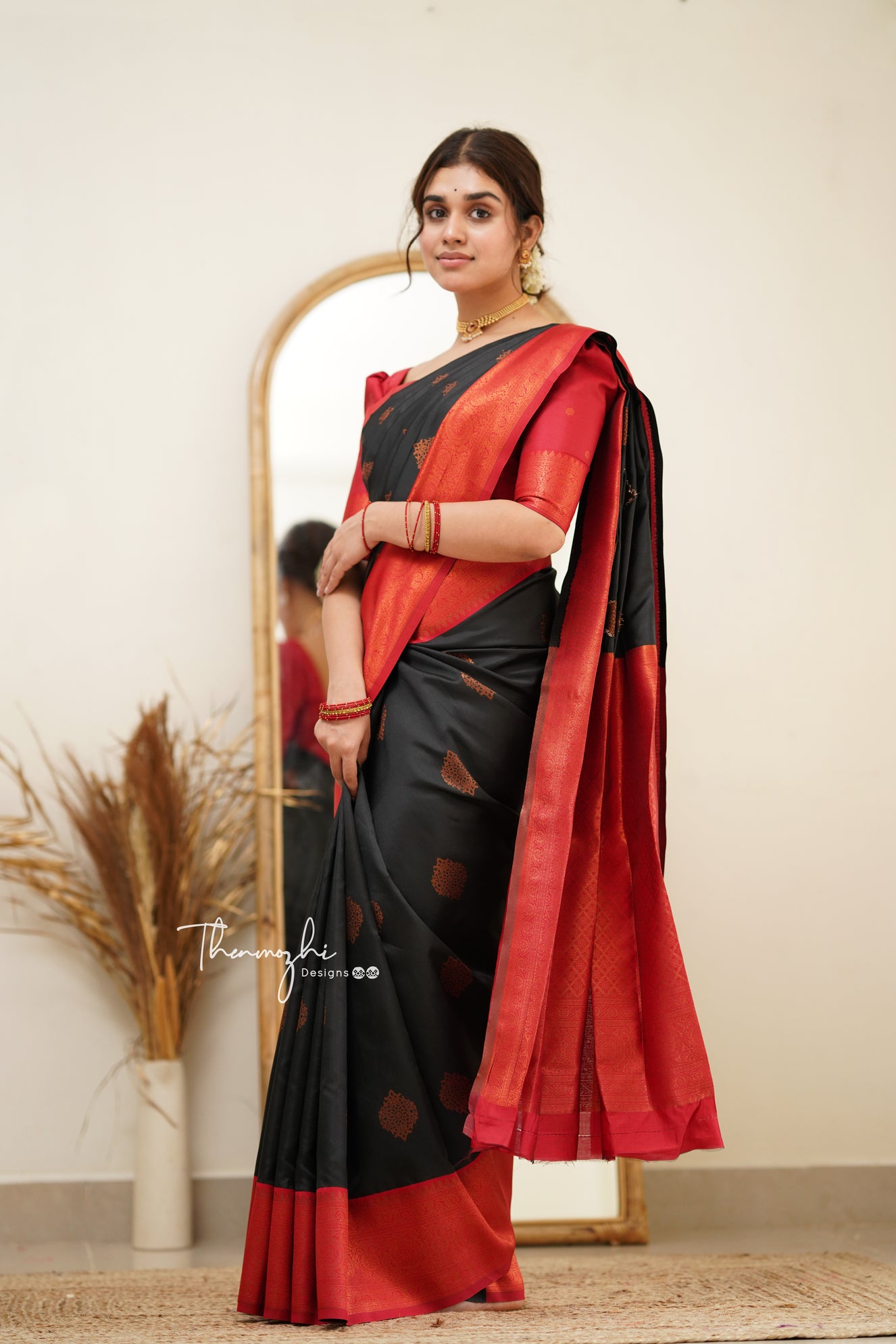 Berry Pink Handloom Plain Pure Silk Kanjivaram Saree With Black Temple –  WeaverStory