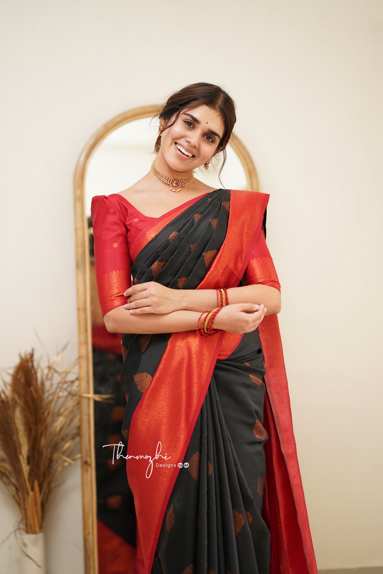 Buy Black & Red Sarees for Women by GRANTHVA-FAB Online | Ajio.com