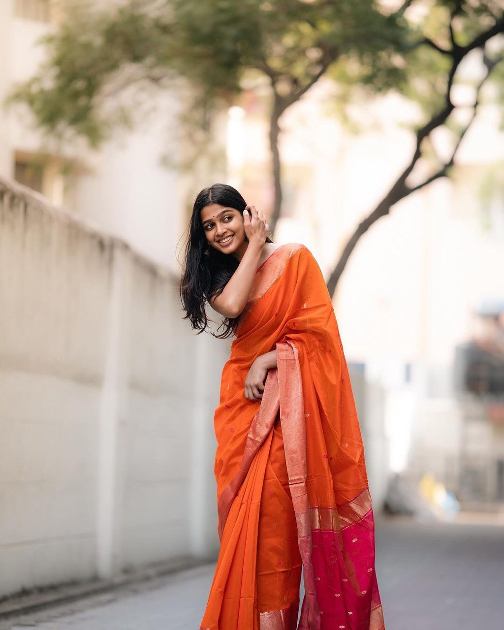 Ananthika Orange Maheshwari Silk Handloom Cotton Saree with Pink Border