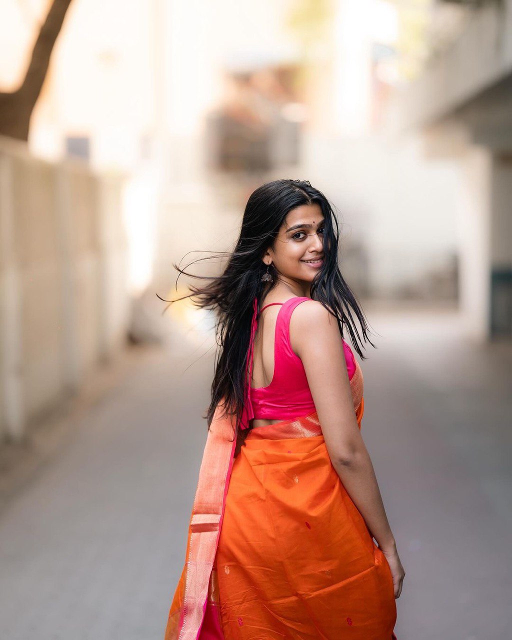 Ananthika Orange Maheshwari Silk Handloom Cotton Saree with Pink Border